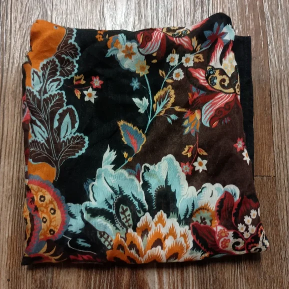 Vismaya Rhapsody Scarf NWT - Picture 5 of 5